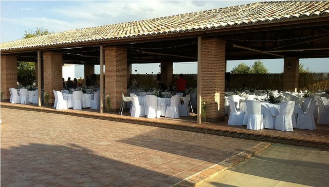 Mesas preparadas para el evento